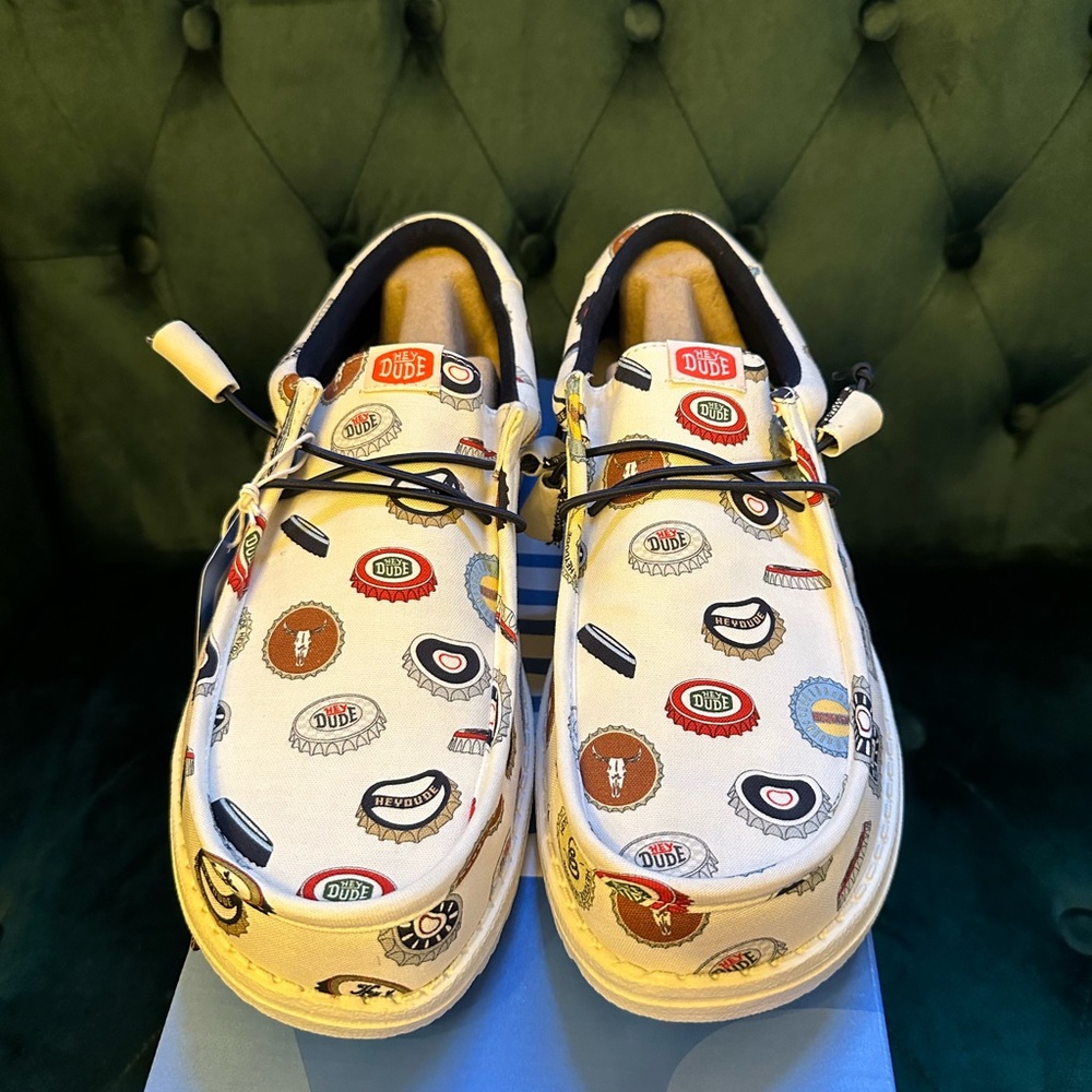 Hey Dude Wally Spring Break Beer Bash Size 10 NWT